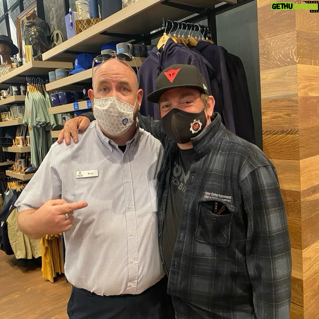 Mark Sheppard Instagram - A massive shoutout to all @wbtourhollywood for looking after my family. We got Brad, the absolute best guide imaginable! Thank you to to Holly Ollis and everyone @warnerbrostv (my spiritual home) for the hook-up. #spnfamily