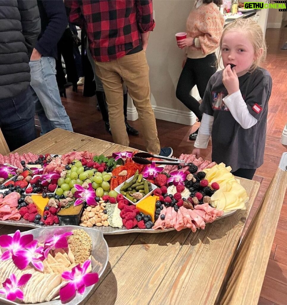 Mark Sheppard Instagram - Isabella getting into the amazing food provided by @sweets2savory for our @thecwwalkerindependence viewing party! The only people we go to when we need incredible catering- they are the best! We love you guys #sweets2savory #catering #viewingparty #babysheppard