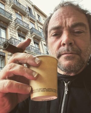Mark Sheppard Instagram - Bonjour Toulouse! C’est le matin. @tgstoulouse #spnfamily @boulangeriemargueritetoulouse