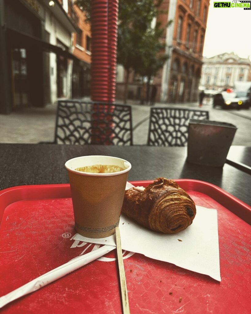 Mark Sheppard Instagram - Bonjour Toulouse! C’est le matin. @tgstoulouse #spnfamily @boulangeriemargueritetoulouse