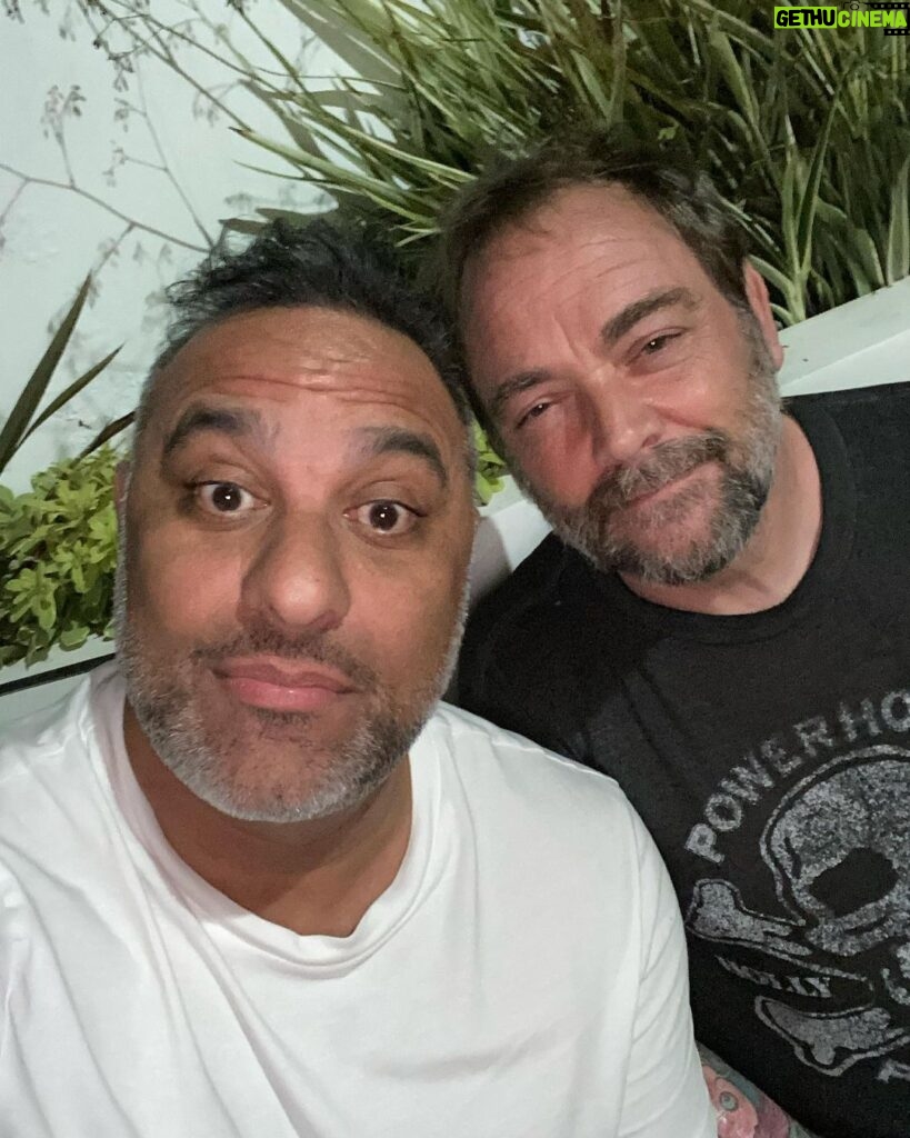Mark Sheppard Instagram - Spent an amazing evening with one of the best, @russellpeters a true gentleman. #spnfamily