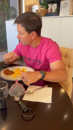 Mark Wahlberg Instagram - Nutrition @municipal 🔥📈 @performinspired 😎 @drchristophervincent 💯 #MunicipalPartner #PIPartner