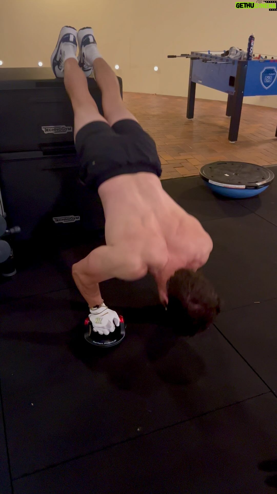 Mark Wahlberg Instagram - No days off๐ฅ๐ @municipal ๐ฅ @performinspired ๐โค๏ธ๐ #MunicipalPartner #PIPartner