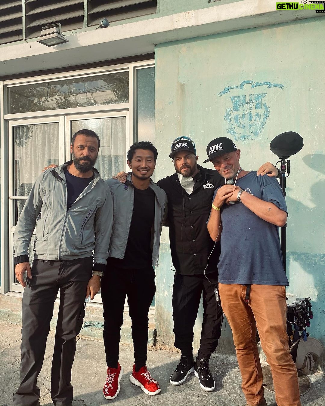 Mark Wahlberg Instagram - Kings and Queen of Hollywood and me at the DOG PPL in Santa Monica👑 and finally back with the gang after 3 years since making the movie, Arthur the King 🐕 Last week coming up before the grand premiere,15th of March🎬