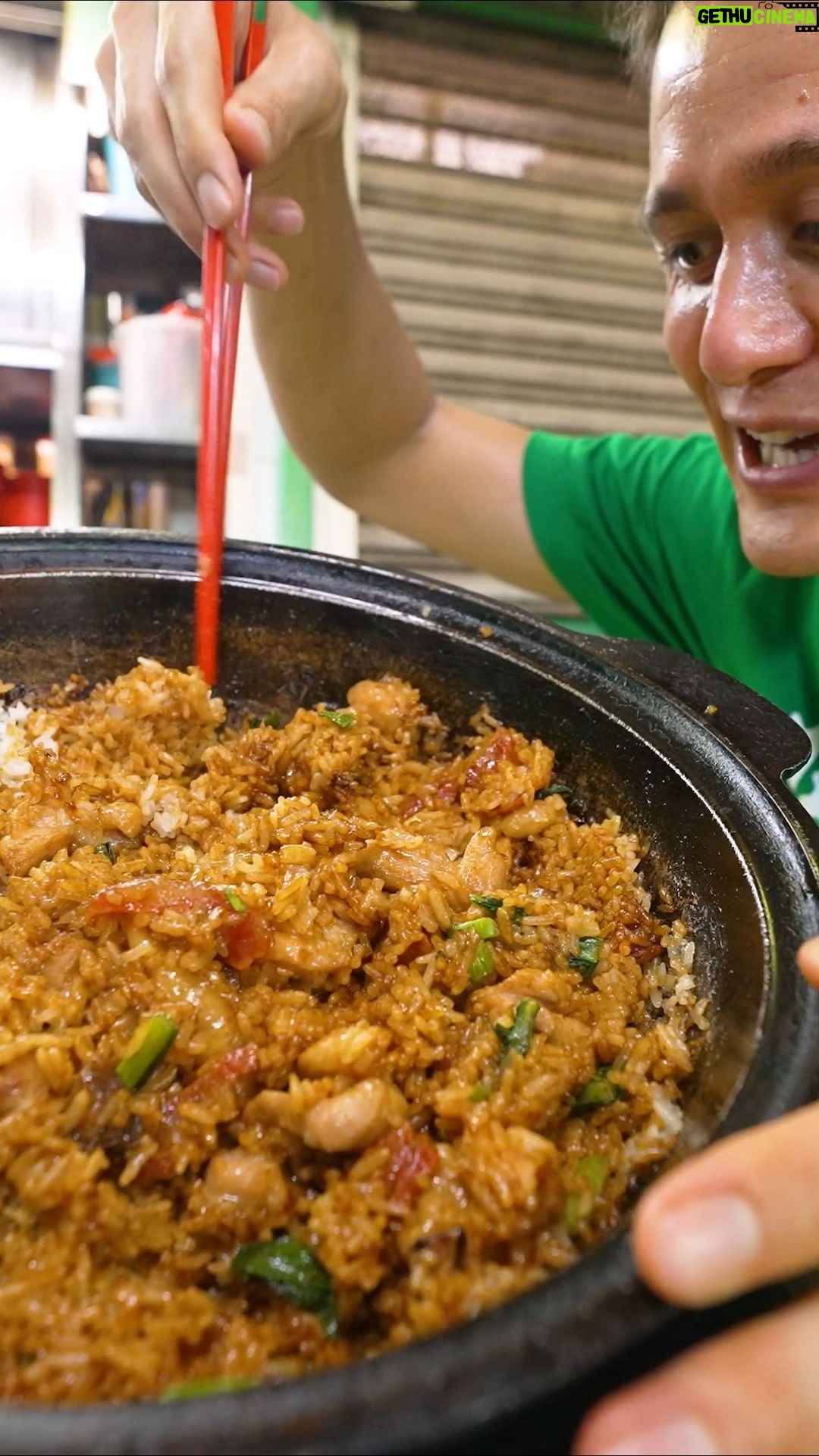 Mark Wiens Instagram - One of the great comfort foods on earth! Claypot chicken rice #Singapore #streetfood 📌 Zhao Ji Claypot Rice, Chinatown Complex Singapore / Singapura / 新加坡 / சிங்கப்பூர்