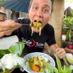 Mark Wiens Instagram - Huge feast of fresh rice noodles (ขนมจีนร), spicy crab curry, and a small mountain of fresh herbs! Brunch in Southern Thailand with @kru_joel @bkkfatty @ramen_beast @xtremefoodies_ 📍 ขนมจีนร่มไม้ น้องอ้อม #NakhonSiThammarat #ThaiFood