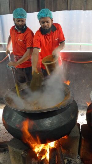 Mark Wiens Instagram - Mezban - A traditional Bangladeshi meal, 4 main dishes, prepared from a full cow. Here’s how they make the Mezbani beef 🥩 ! @petukcouple 

📍Mezzanine Haile Ayun #Chittagong #Bangladesh