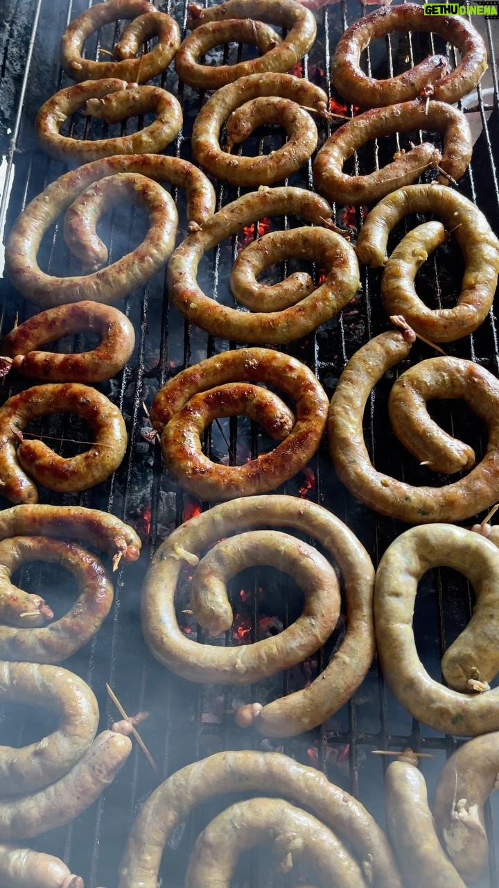 Mark Wiens Instagram - One of the best northern Thai sausage (Sai ua ไส้อั่ว) in Chiang Mai. At first their version seemed a bit sweet to me, but keep chewing and you’ll see how herbal and balanced it is - so much lemongrass mixed in - so addictive! 📍 Sai Ua Nong Daeng ใส้อั่วน้องแดง #ChiangMai #Thailand #ThaiFood #streetfood