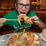 Mark Wiens Instagram – Huge prawns in Australia! 🦐🦐 Thanks to Chef Dan @hongsta_gram and @RayBanMeta #smartglasses #RayBanMeta Mr. Wong