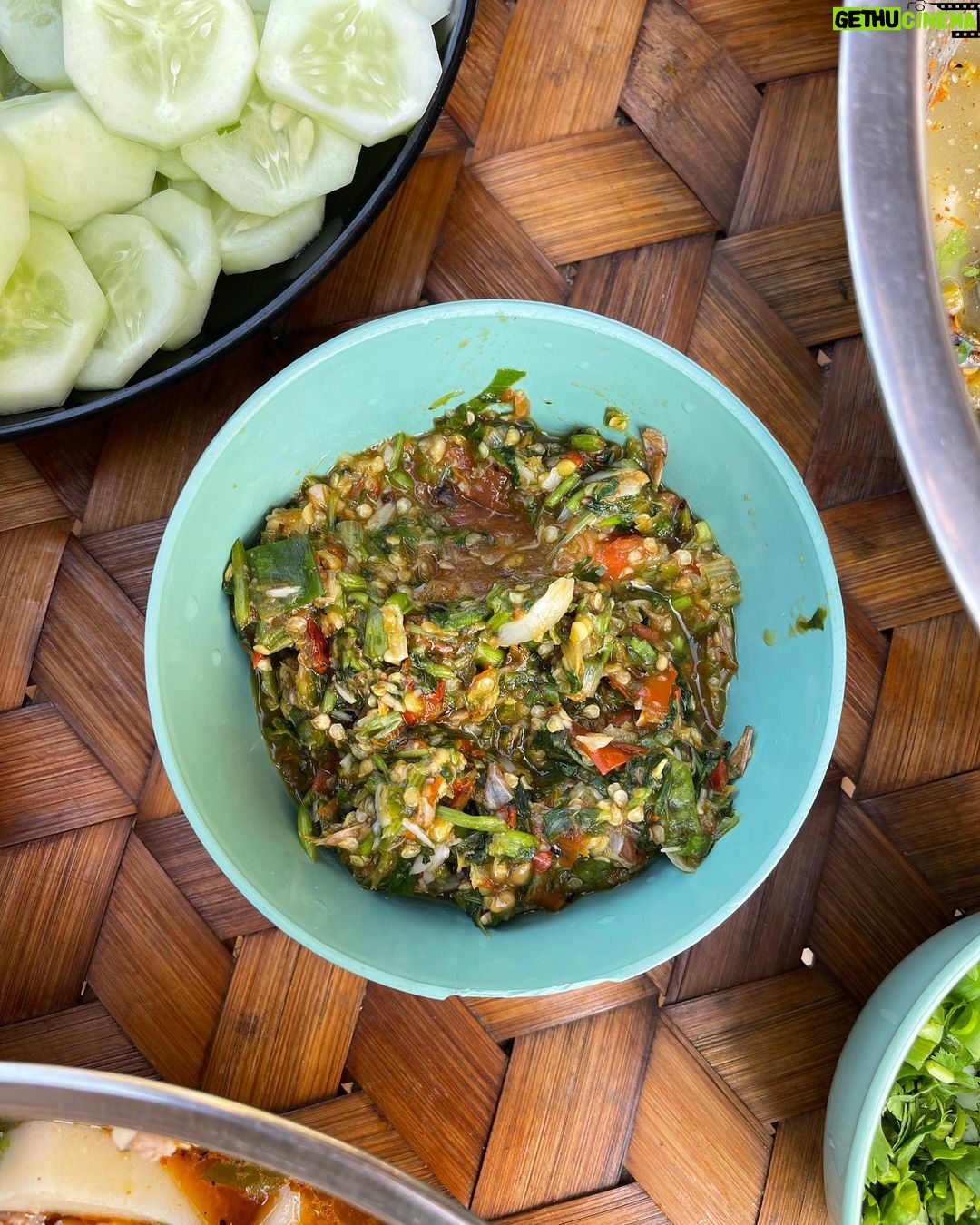Mark Wiens Instagram - Amazing meal with a Lisu Hill-tribe family. Khao raem fuen (ข้าวแรมฟืน), basically rice jelly, cut into chunks and made two ways - one with tomato 🍅 and minced pork, another served cold with pickled mustard greens 🥬. 📍 Many thanks to Lisu Lodge @asian_oasis #ChiangMai #Thailand #Lisu #villagefood