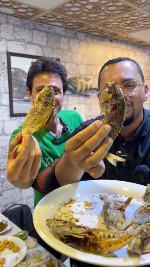 Mark Wiens Instagram - منورنا مارك في السعودية 🇸🇦 🇺🇸 

@migrationology 

٠

اول التجارب .. سمك البحر الاحمر في 
@albasli.sa 

Welcome to Saudi arabia mark . 
First things we tried are the fish from the Red Sea 
٠

السيجانه فقلبك .. 

#مطاعم_جدة 
#مطاعم_جده 
#جده 
#jeddahfood 
#jeddahrestaurants