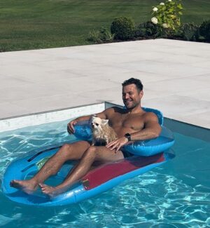 Mark Wright Instagram - A wholesome weekend that was a scorcher!! Family time from start to finish. Being uncle Mark is the best 
💙☀️👶 🐕 🍺