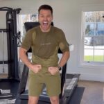 Mark Wright Instagram - TREADMILL WORKOUT👟👊🏼 - Fartlek for 10 minutes (starting on a jog and working up to a sprint) - 1 min rest - Intervals for 10 minutes (alternate walking and running for 1 min bursts) For Fartlek I started at 6km and finished at 16km and for intervals I alternated between 4km and 18km. Do whatever you can manage speed wise pushing yourself to your max. Personal online coaching @_livewright_ Treadmill & Equipment from @powerhousefitness_uk