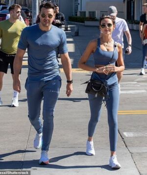 Mark Wright Instagram - 💙🏃‍♀️🏃🏻‍♂️LA 🇺🇸 @aytee7
#gym #blue #ownbrand #AT7