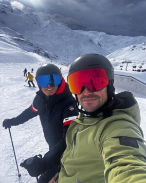 Mark Wright Instagram - Wow what a Birthday week that was!! I might be feeling older 🙈 but certainly still having fun ⛷️ Nothing beats being on the mountains with my nearest and dearest!! Can’t wait for the next one!! Thanks to @crystalholidays for making it so special!! ❄️ 💙