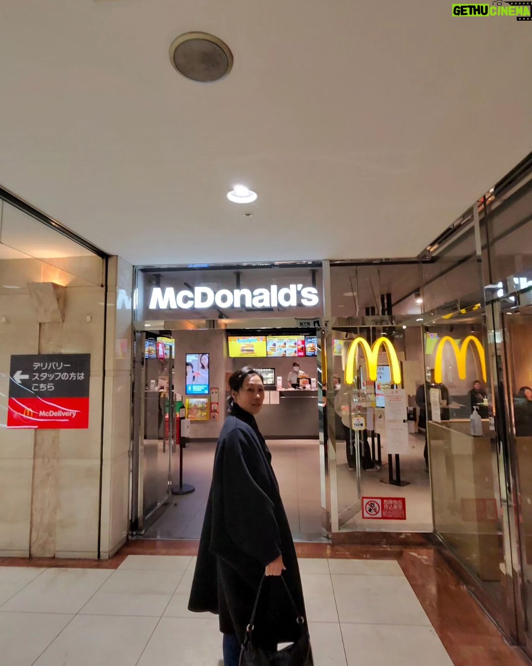 Mark Zuckerberg - 455.4K Likes - Japanese McDonald's: 10/10. Give these guys a Michelin star.
