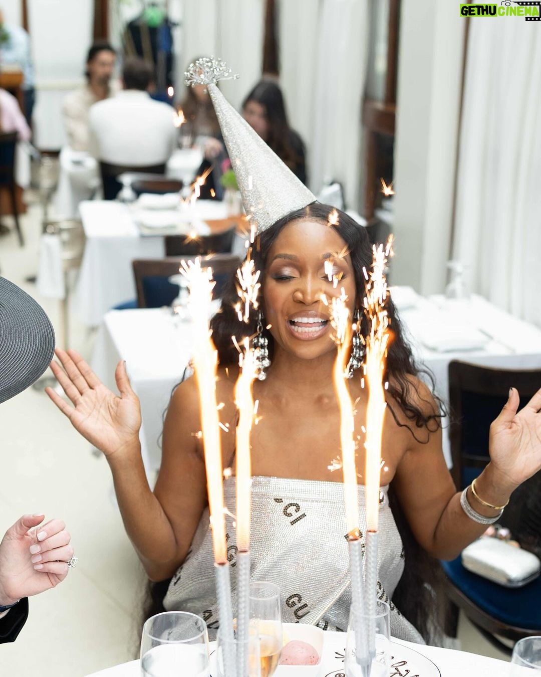 Marlo Hampton Instagram - What a birthday🎊. My sis @palletsu sure knows how to make a girl feel special! Thanks Diva. I ❤️ and appreciate you! We had a blast🚀