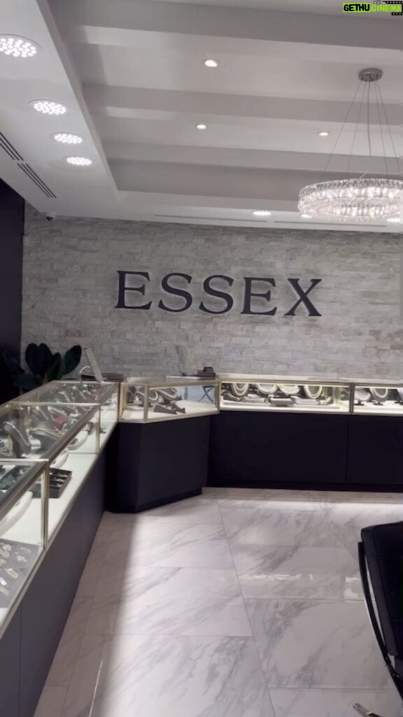 Marlo Hampton Instagram - Come with me to shop with one of my favorite jewelry stores @essexfinejewelry and ask for Ben and @cal_thejeweler__ and tell them Marlo sent you 😘 Essex Fine Jewelry