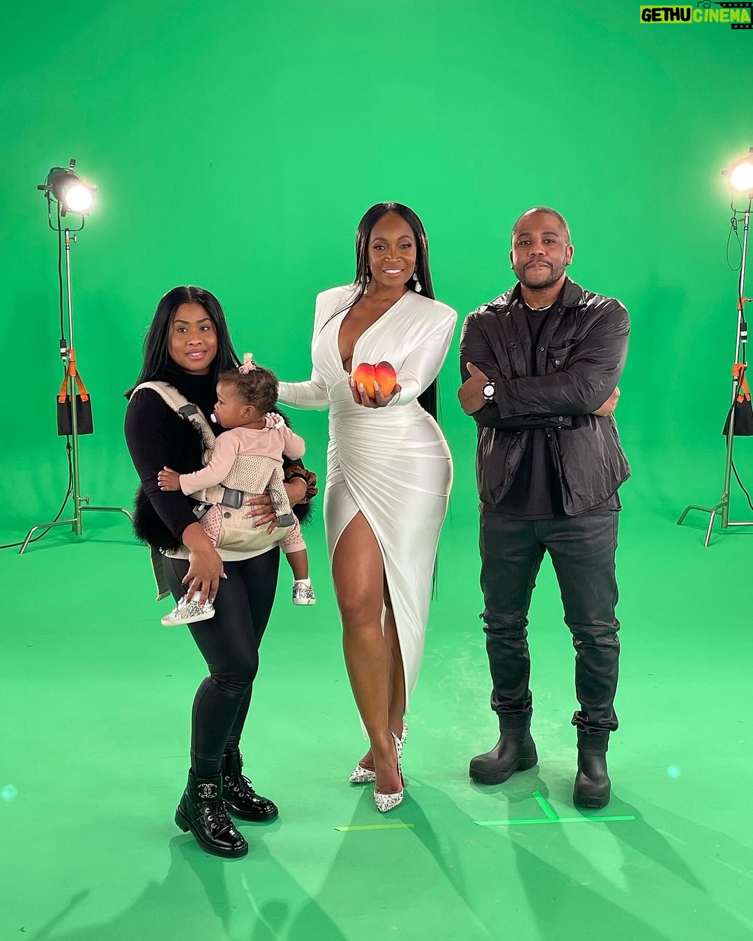 Marlo Hampton Instagram - Happy Birthday 🎊🎂to my Aquarius brother @jus10__perry you’re an amazing husband, creative manager, dad, son, & uncle! We give you hell, but we all love you a lot!! Live it up all ♒️ season.