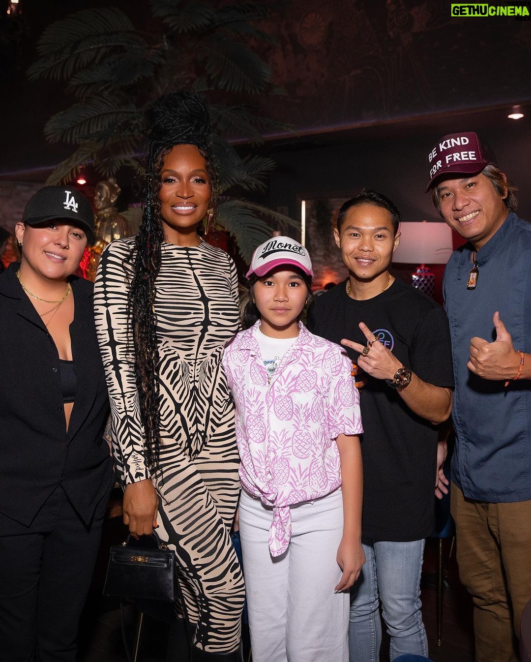 Marlo Hampton Instagram - Everytime I step out the door itβs a celebration ππ Had a ball celebrating my friend @k_burgess48 bday at @tikithai_atl π½οΈ πΈ @princedaphotographer π @bmoresweetsatl Tiki Thai Atl