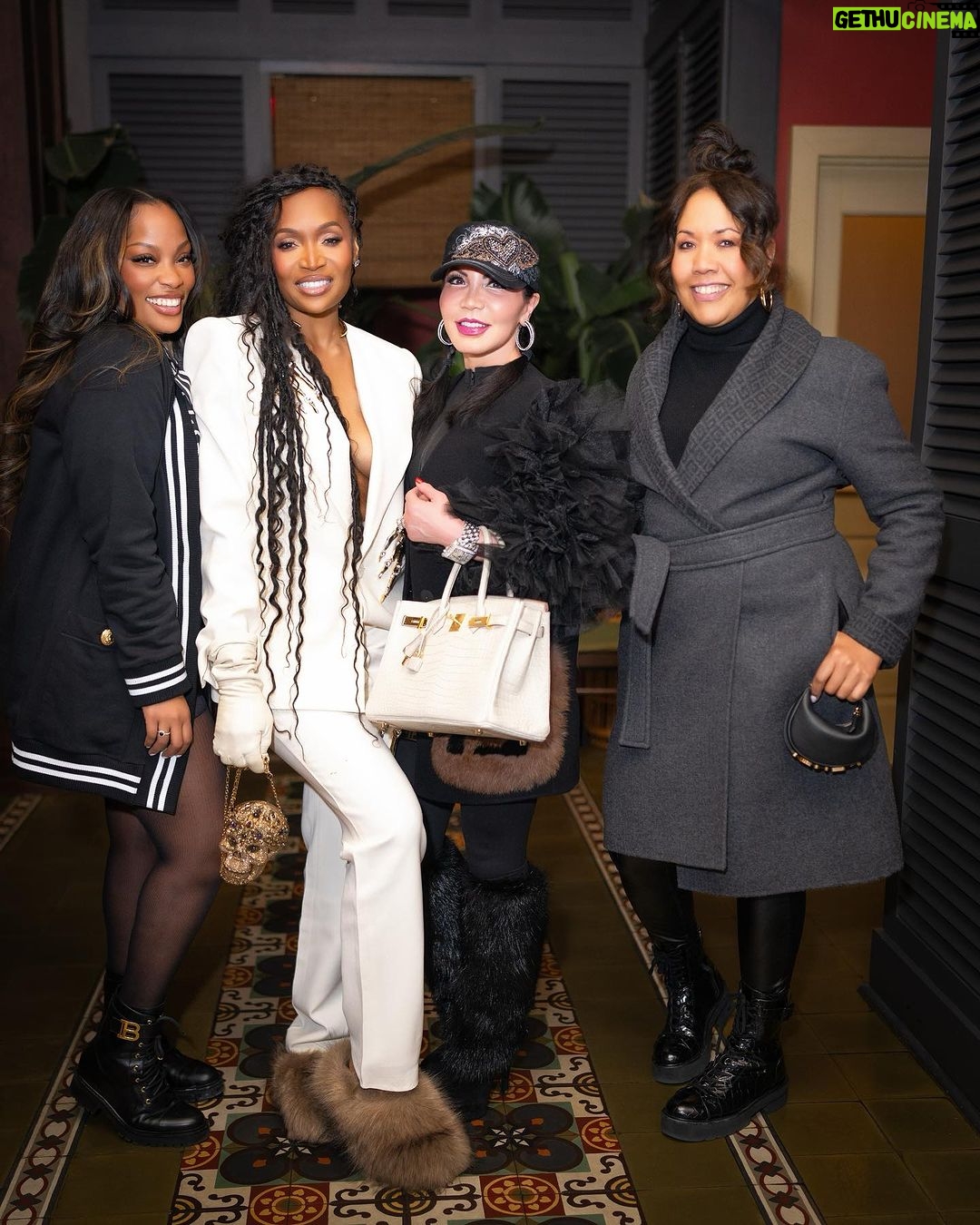 Marlo Hampton Instagram - Walking into 2024 with good vibes only. We had an amazing time yesterday with the “hostess with the mostest” @palletsu 🎊what was meant to be a quick fashionable brunch 🍴turned into a day full of laughter with @theclotheshorsewhisperer and @getlikebritt 💃🏾🍹🤪