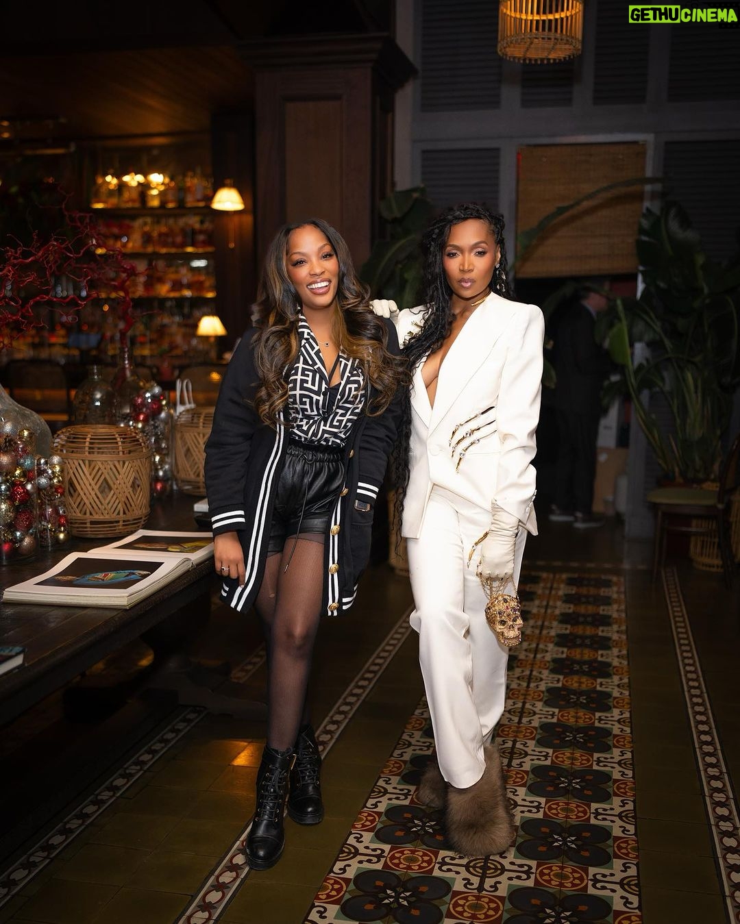 Marlo Hampton Instagram - Walking into 2024 with good vibes only. We had an amazing time yesterday with the “hostess with the mostest” @palletsu 🎊what was meant to be a quick fashionable brunch 🍴turned into a day full of laughter with @theclotheshorsewhisperer and @getlikebritt 💃🏾🍹🤪