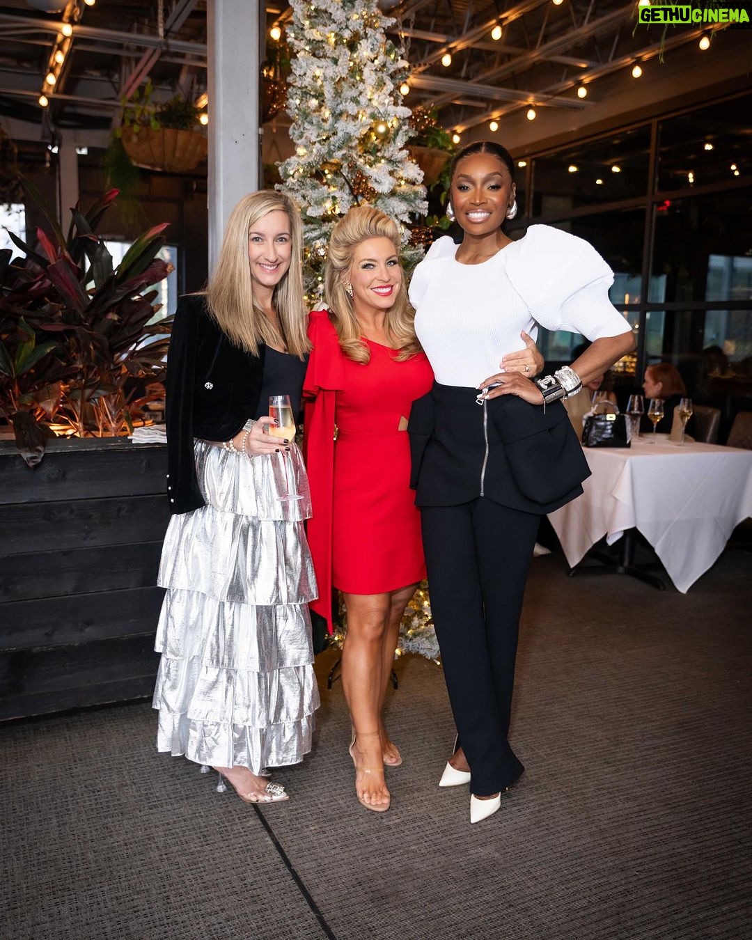 Marlo Hampton Instagram - If they say it’s impossible, it’s impossible for them, not for you. Thanks to my girl @palletsu for an amazing day!! Great cocktails, food, friendship, laughs, and positive energy! 📸 @princedaphotographer