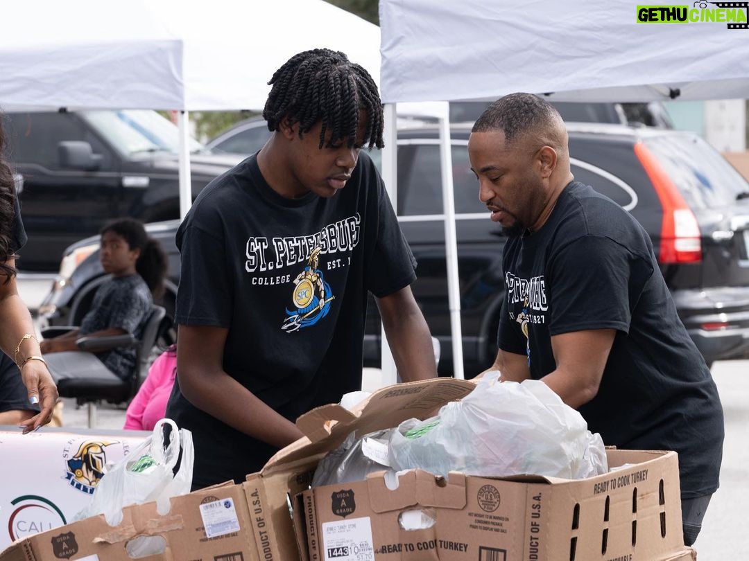 Marlo Hampton Instagram - Uniting for Our Community!!! The pleasure was mine participating in the FIT/SPC Thanksgiving Food Distribution Event — “We distributed 250 turkeys, more than 200 bags of groceries, 235 snack packs, and a gift card for each family. We know that we impacted the lives of more than 250 families, totaling more than 1100 people in those families.” #FIT @stpetersburgcollege Special thanks to @jah331 and all my friends & family back home @fashionjunkyqueen @daidream_ @tonyafudge @bald.the.beautiful @tish_.therealtor @sipcwinery 📸 @danitaharrisonphotography