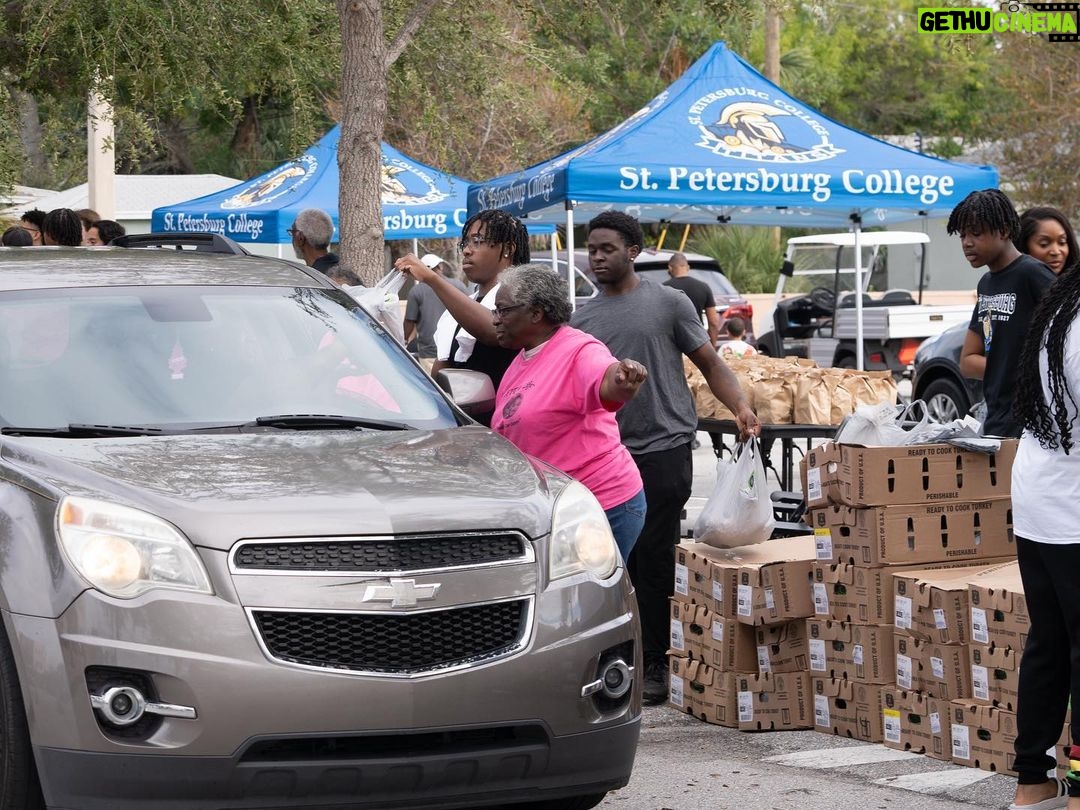 Marlo Hampton Instagram - Uniting for Our Community!!! The pleasure was mine participating in the FIT/SPC Thanksgiving Food Distribution Event — “We distributed 250 turkeys, more than 200 bags of groceries, 235 snack packs, and a gift card for each family. We know that we impacted the lives of more than 250 families, totaling more than 1100 people in those families.” #FIT @stpetersburgcollege Special thanks to @jah331 and all my friends & family back home @fashionjunkyqueen @daidream_ @tonyafudge @bald.the.beautiful @tish_.therealtor @sipcwinery 📸 @danitaharrisonphotography