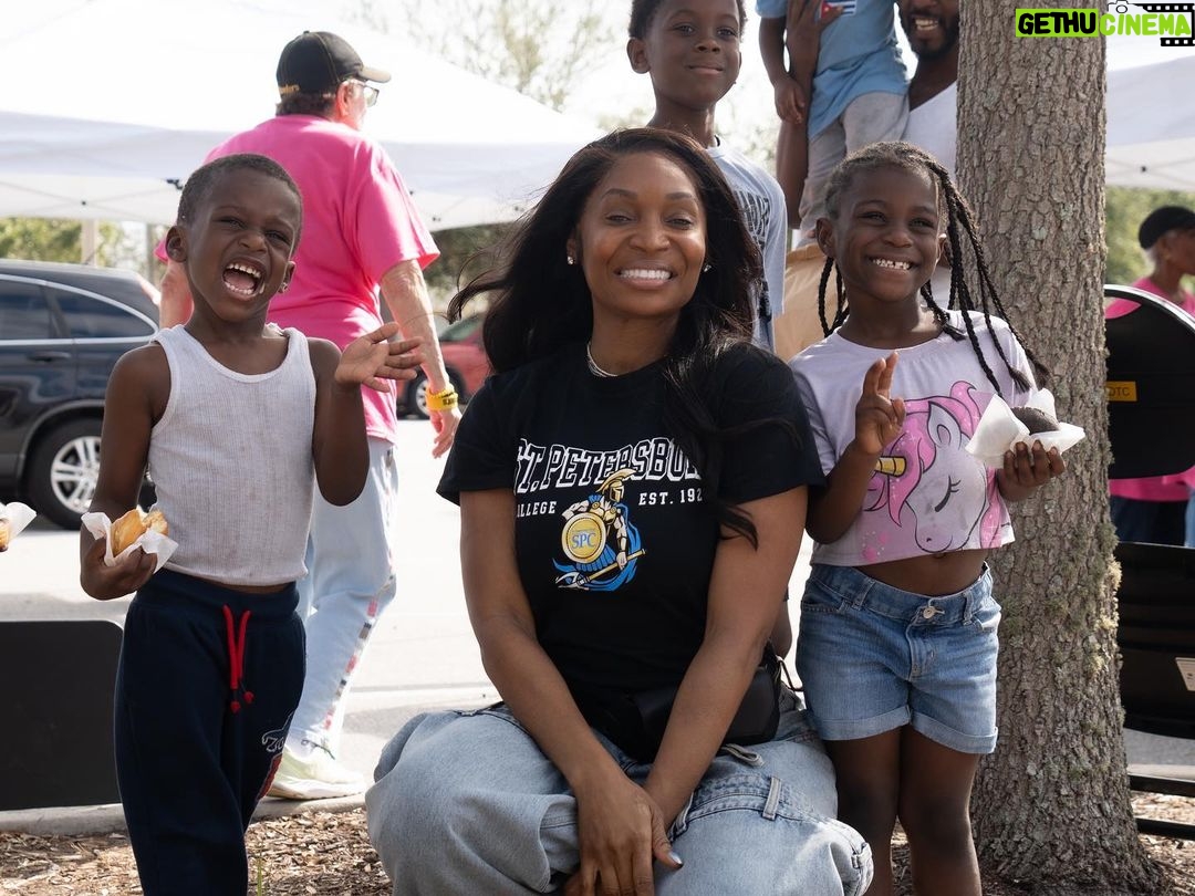 Marlo Hampton Instagram - Uniting for Our Community!!! The pleasure was mine participating in the FIT/SPC Thanksgiving Food Distribution Event — “We distributed 250 turkeys, more than 200 bags of groceries, 235 snack packs, and a gift card for each family. We know that we impacted the lives of more than 250 families, totaling more than 1100 people in those families.” #FIT @stpetersburgcollege Special thanks to @jah331 and all my friends & family back home @fashionjunkyqueen @daidream_ @tonyafudge @bald.the.beautiful @tish_.therealtor @sipcwinery 📸 @danitaharrisonphotography