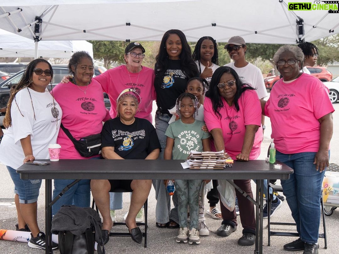 Marlo Hampton Instagram - Uniting for Our Community!!! The pleasure was mine participating in the FIT/SPC Thanksgiving Food Distribution Event — “We distributed 250 turkeys, more than 200 bags of groceries, 235 snack packs, and a gift card for each family. We know that we impacted the lives of more than 250 families, totaling more than 1100 people in those families.” #FIT @stpetersburgcollege Special thanks to @jah331 and all my friends & family back home @fashionjunkyqueen @daidream_ @tonyafudge @bald.the.beautiful @tish_.therealtor @sipcwinery 📸 @danitaharrisonphotography