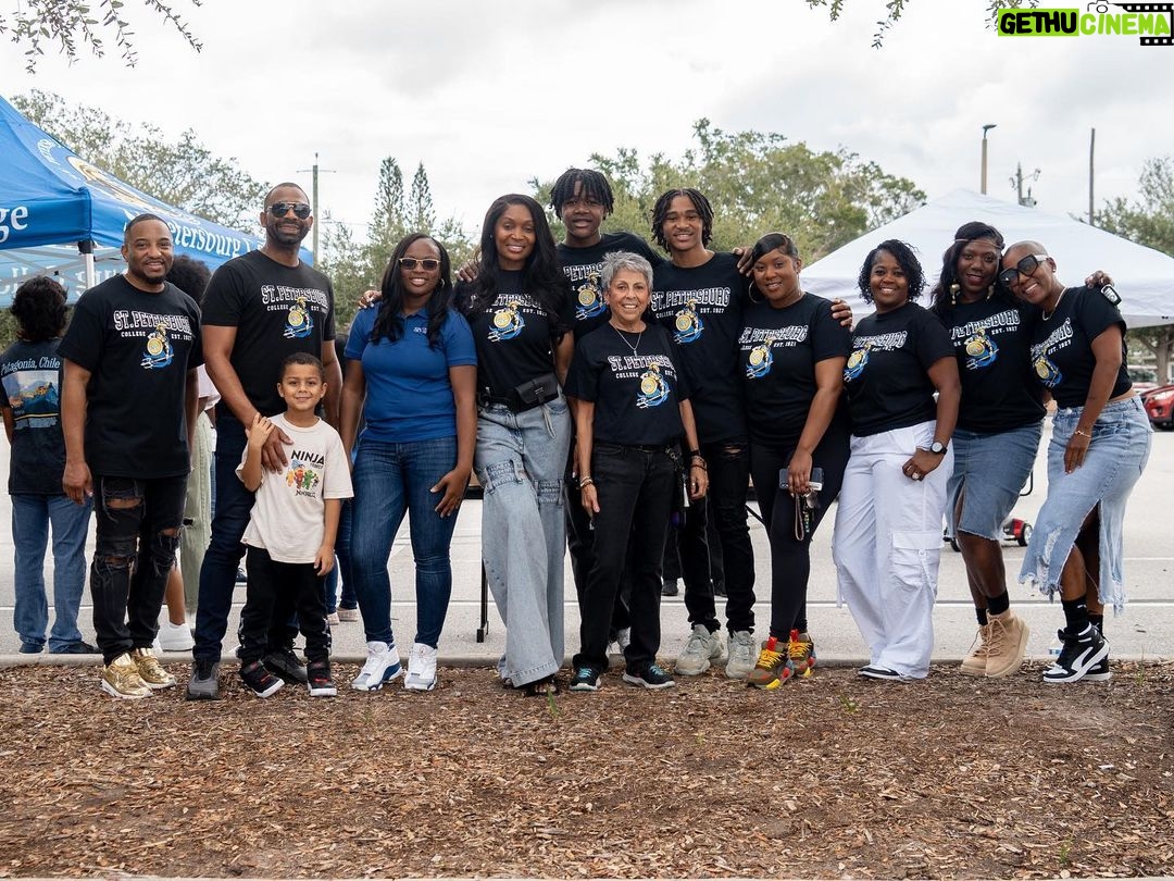 Marlo Hampton Instagram - Uniting for Our Community!!! The pleasure was mine participating in the FIT/SPC Thanksgiving Food Distribution Event — “We distributed 250 turkeys, more than 200 bags of groceries, 235 snack packs, and a gift card for each family. We know that we impacted the lives of more than 250 families, totaling more than 1100 people in those families.” #FIT @stpetersburgcollege Special thanks to @jah331 and all my friends & family back home @fashionjunkyqueen @daidream_ @tonyafudge @bald.the.beautiful @tish_.therealtor @sipcwinery 📸 @danitaharrisonphotography