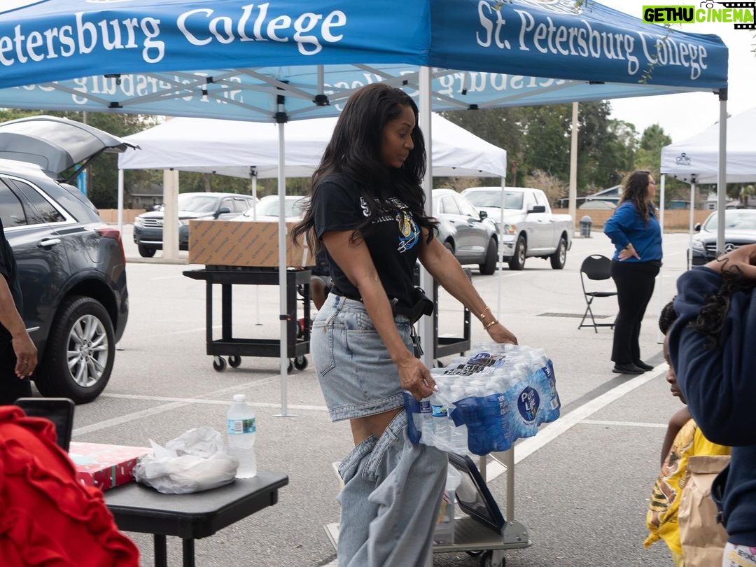 Marlo Hampton Instagram - Uniting for Our Community!!! The pleasure was mine participating in the FIT/SPC Thanksgiving Food Distribution Event — “We distributed 250 turkeys, more than 200 bags of groceries, 235 snack packs, and a gift card for each family. We know that we impacted the lives of more than 250 families, totaling more than 1100 people in those families.” #FIT @stpetersburgcollege Special thanks to @jah331 and all my friends & family back home @fashionjunkyqueen @daidream_ @tonyafudge @bald.the.beautiful @tish_.therealtor @sipcwinery 📸 @danitaharrisonphotography