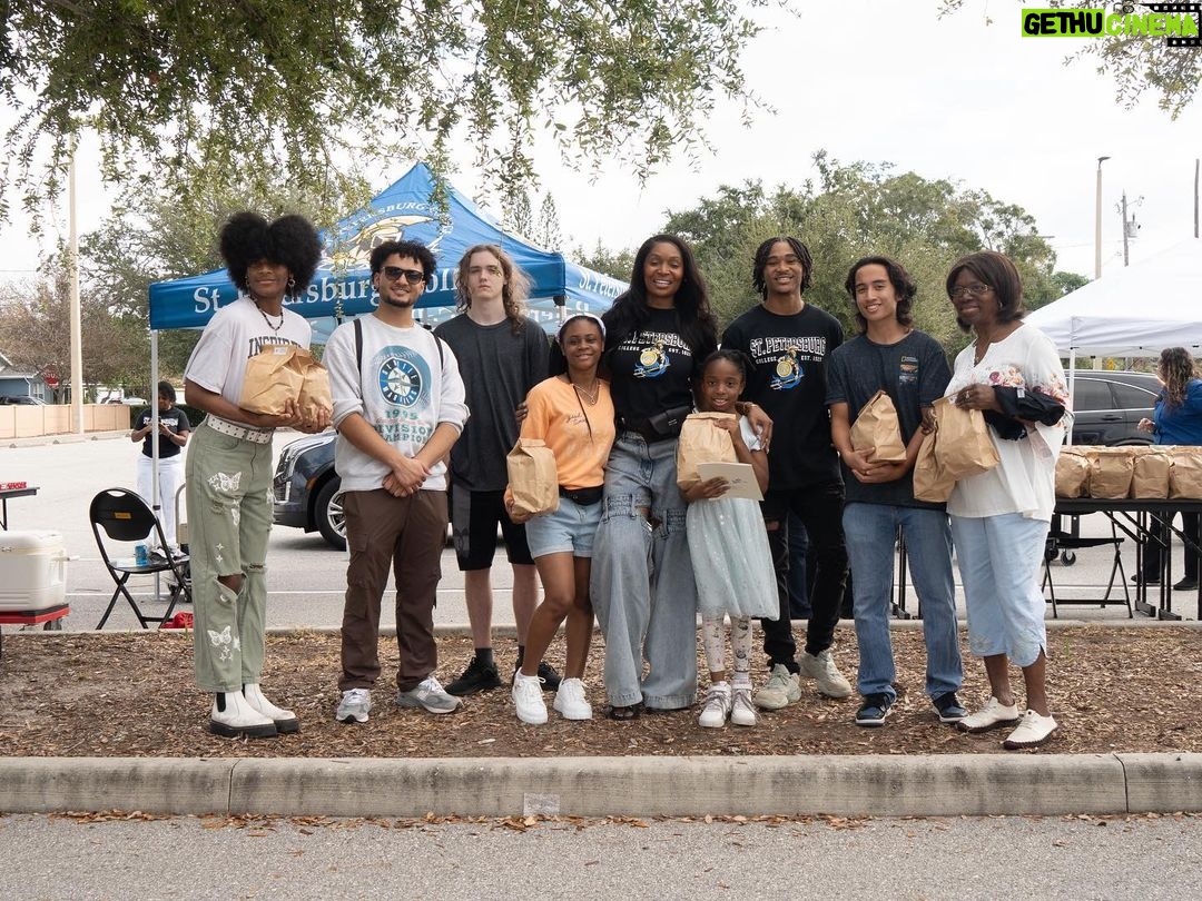 Marlo Hampton Instagram - Uniting for Our Community!!! The pleasure was mine participating in the FIT/SPC Thanksgiving Food Distribution Event — “We distributed 250 turkeys, more than 200 bags of groceries, 235 snack packs, and a gift card for each family. We know that we impacted the lives of more than 250 families, totaling more than 1100 people in those families.” #FIT @stpetersburgcollege Special thanks to @jah331 and all my friends & family back home @fashionjunkyqueen @daidream_ @tonyafudge @bald.the.beautiful @tish_.therealtor @sipcwinery 📸 @danitaharrisonphotography