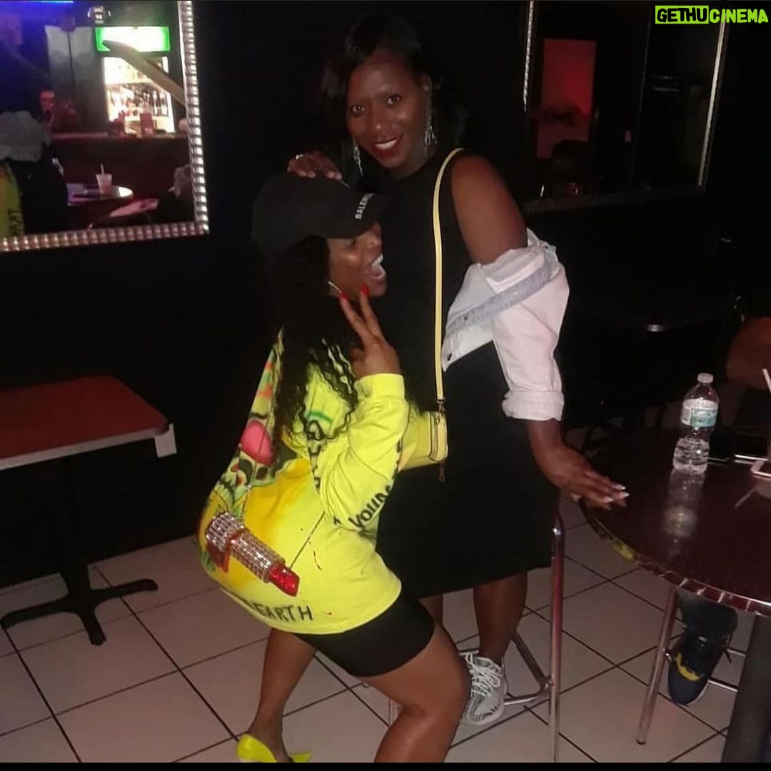 Marlo Hampton Instagram - Happy Birthday to my BFF @fashionjunkyqueen 🎂🎉🥳thank you for always being such a solid friend🎈💯, you’re always there to listen with no judgement. I love you and I can’t wait to party with you this weekend!!