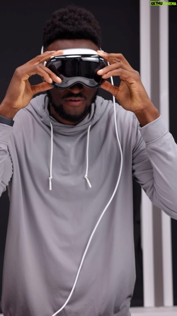 Marques Brownlee Instagram - Here’s everything that comes in the $3499 Apple Vision Pro box