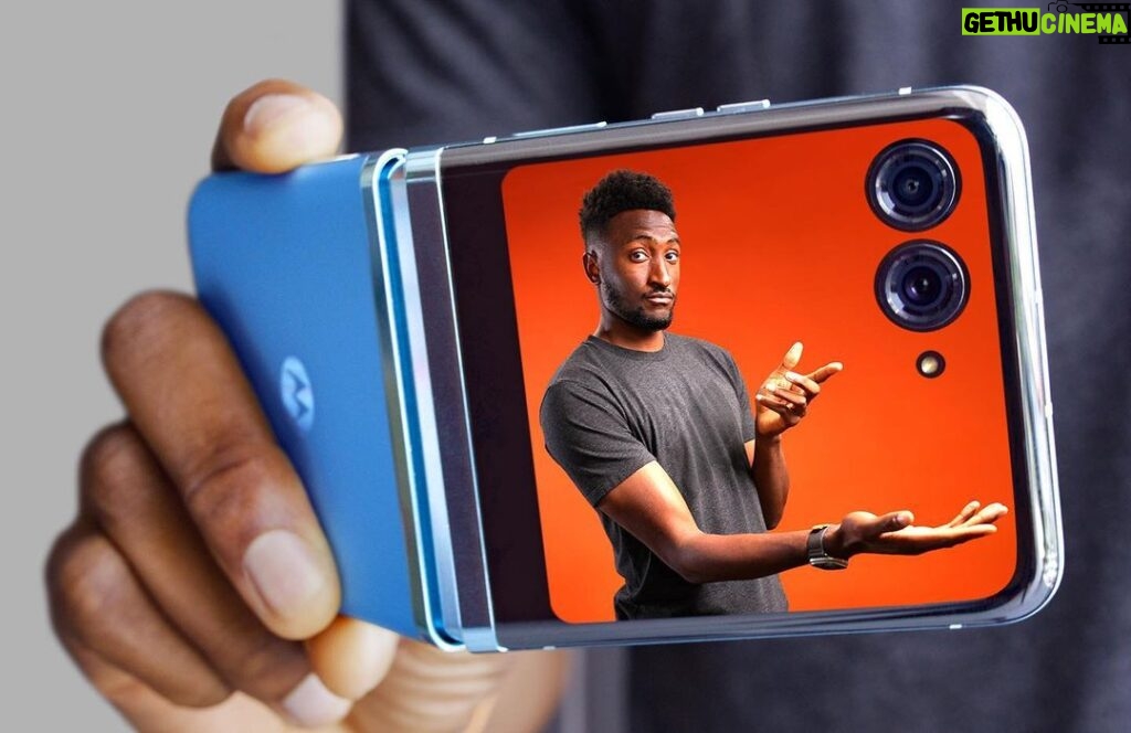 Marques Brownlee Instagram - RAZR beat Samsung to the punch by covering the whole outside of their flip phone with another screen… $999. cop or drop?