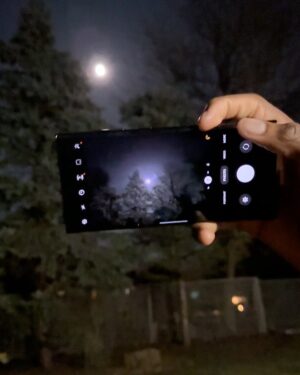 Marques Brownlee Instagram - I don’t know who needs to take a 100x photo of the moon, but clearly the Galaxy S23 Ultra is the phone for you (SWIPE for the photo)