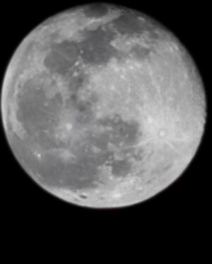 Marques Brownlee Instagram - I don’t know who needs to take a 100x photo of the moon, but clearly the Galaxy S23 Ultra is the phone for you (SWIPE for the photo)