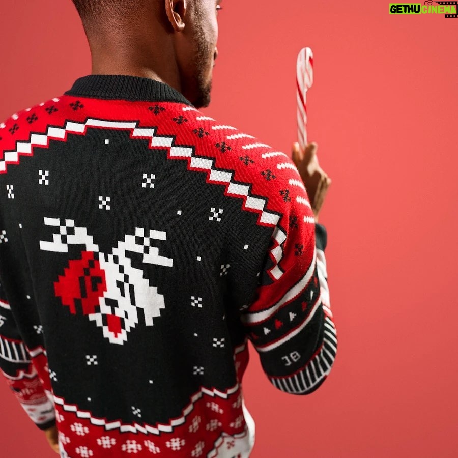 Marques Brownlee Instagram - 8-bit drip 🎄 Link in bio 🥹