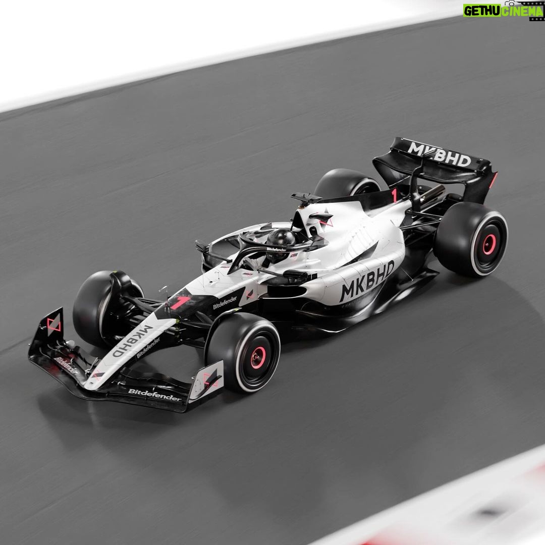 Marques Brownlee Instagram - New video just went live- Formula One Explained! Huge shoutout to @formula.addict for the incredible graphics visualization. Go follow them!