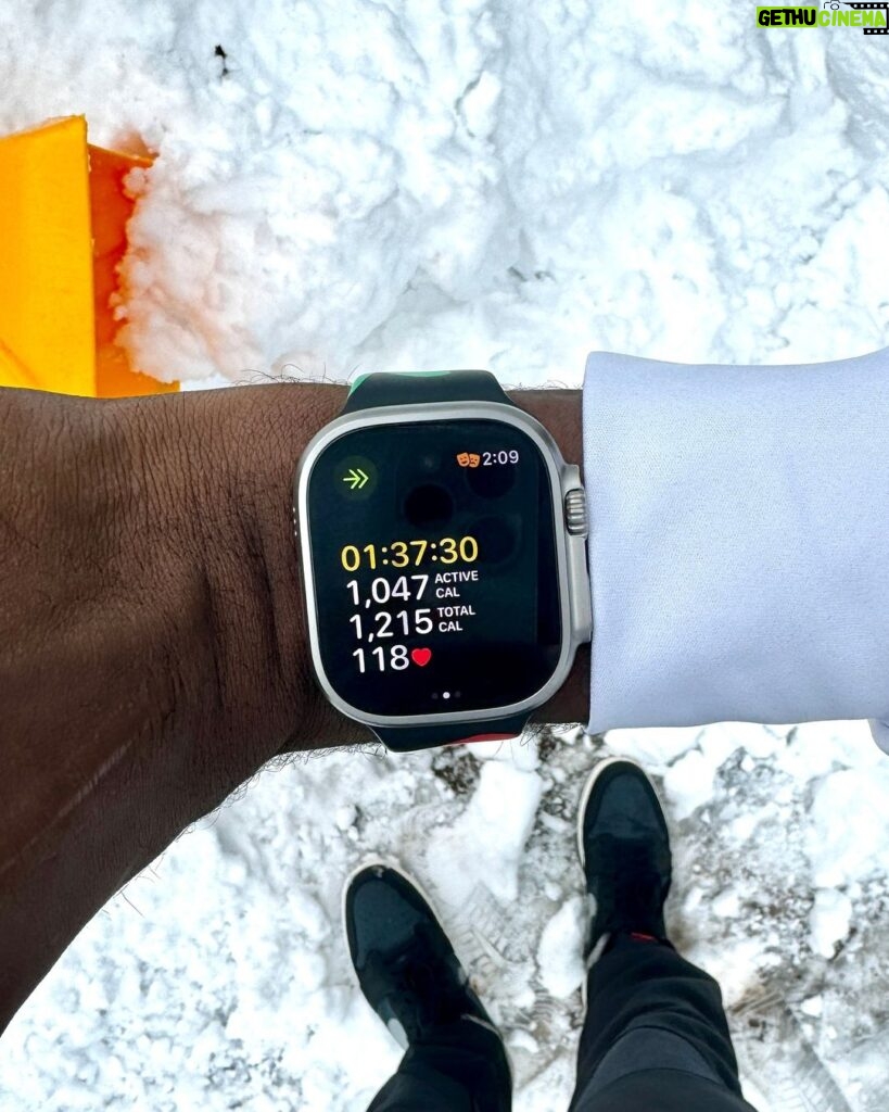 Marques Brownlee Instagram - Every single smartwatch on earth should have “snow shoveling” as a workout type and I don’t know a soul in the northeast that would disagree
