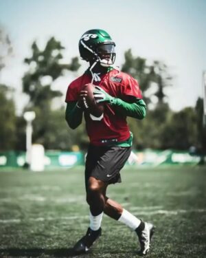 Marshawn Lynch Instagram - My cuzzin’, @head8cke.
#FamilyFirst