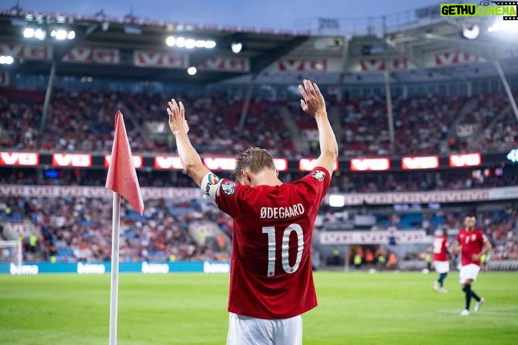 Martin Ødegaard Instagram - Takk for støtten🇳🇴❤️ Ullevaal Stadion