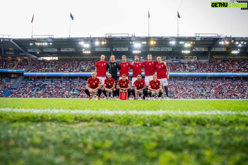 Martin Ødegaard Instagram - Takk for støtten🇳🇴❤️ Ullevaal Stadion
