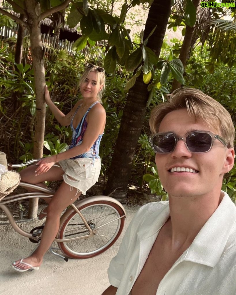 Martin Ødegaard Instagram - Life is good 🫶🏼