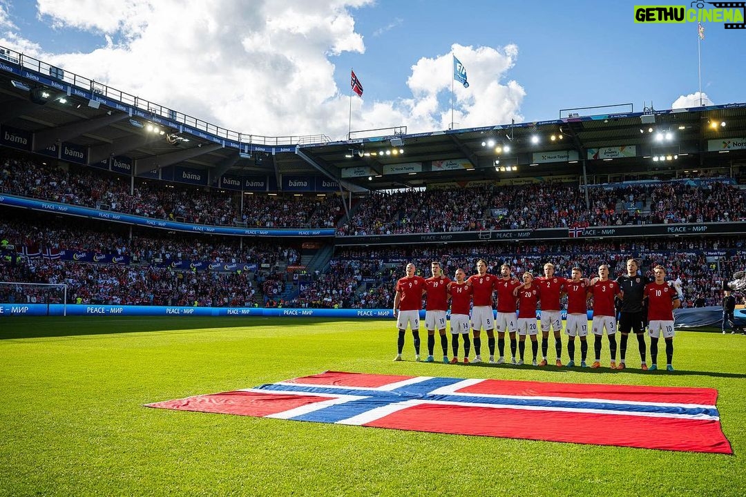 Martin Ødegaard Instagram - Stolt🇳🇴 Ullevaal, tusen takk! Ullevaal Stadion