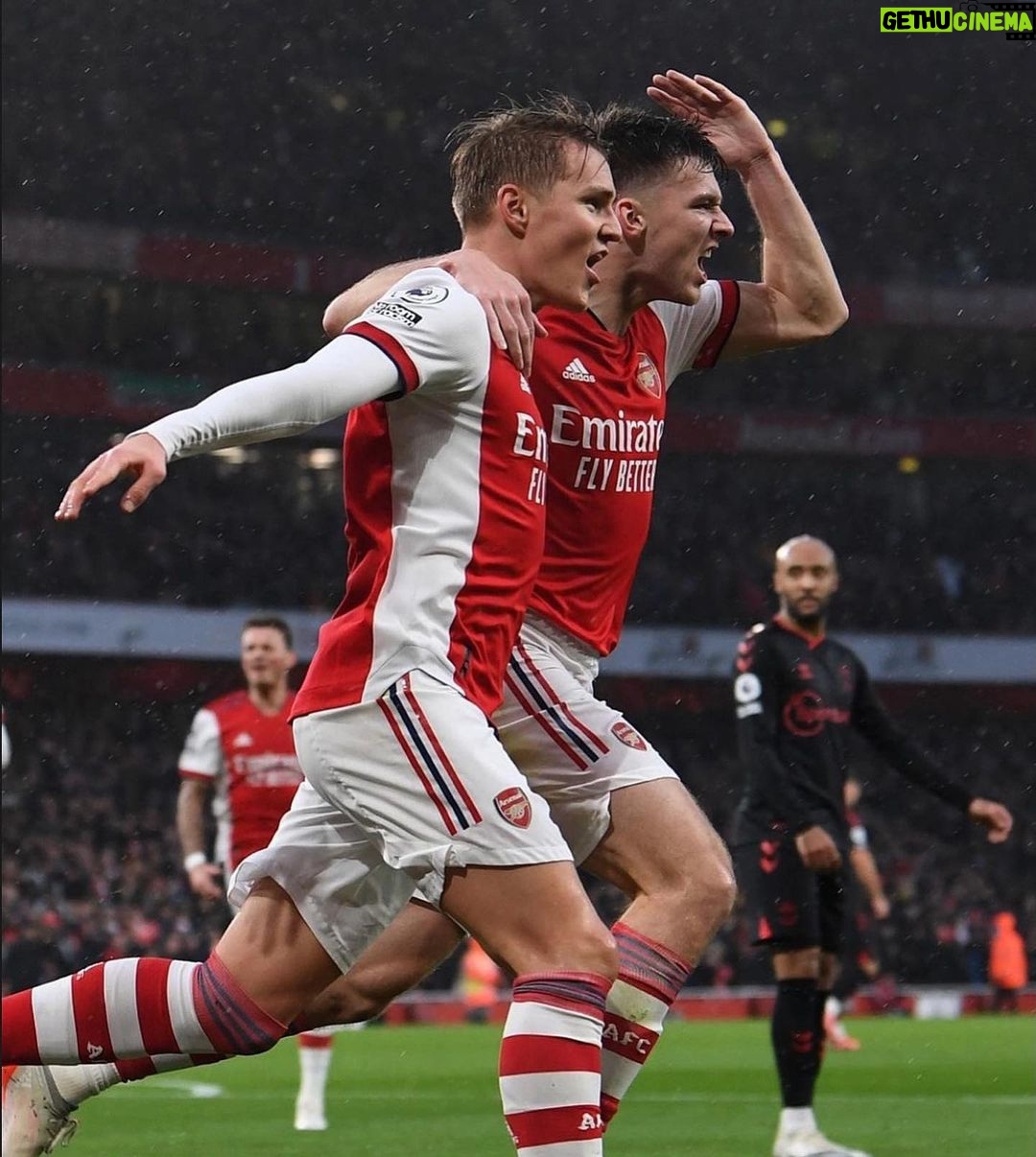 Martin Ødegaard Instagram - Big win and great team performance! ❤️🤍 @kierantierney my brother🤝👊🏼 Emirates Stadium