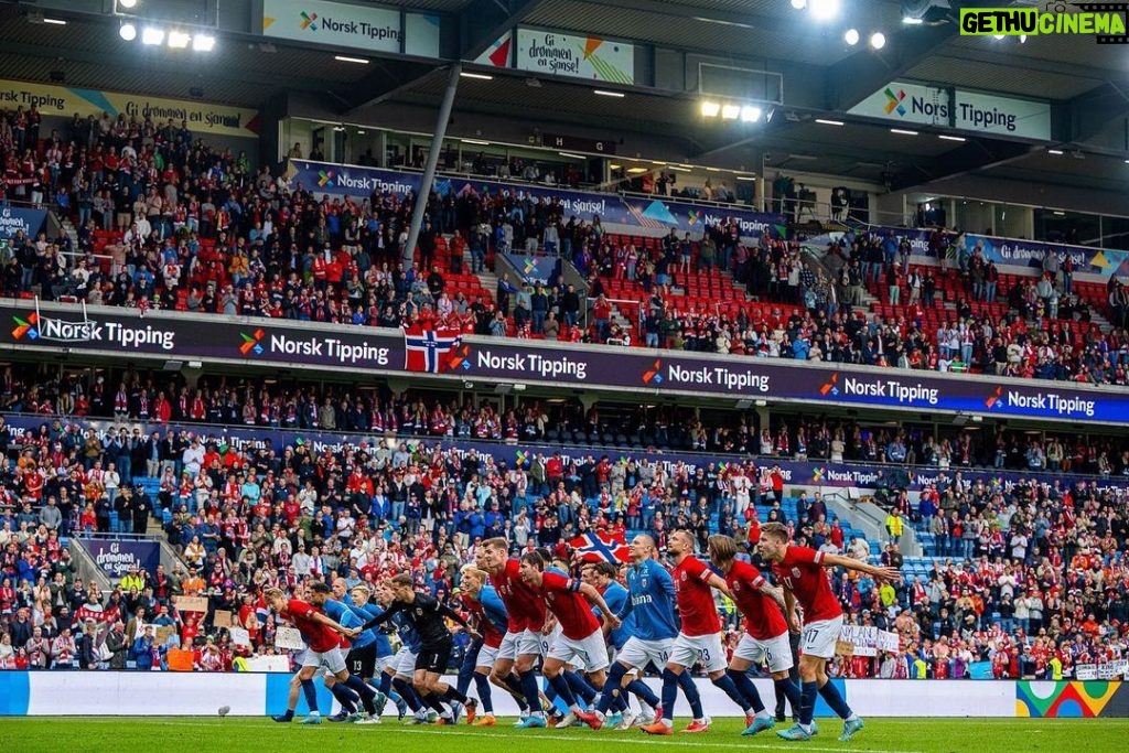 Martin Ødegaard Instagram - Stolt🇳🇴 Ullevaal, tusen takk! Ullevaal Stadion