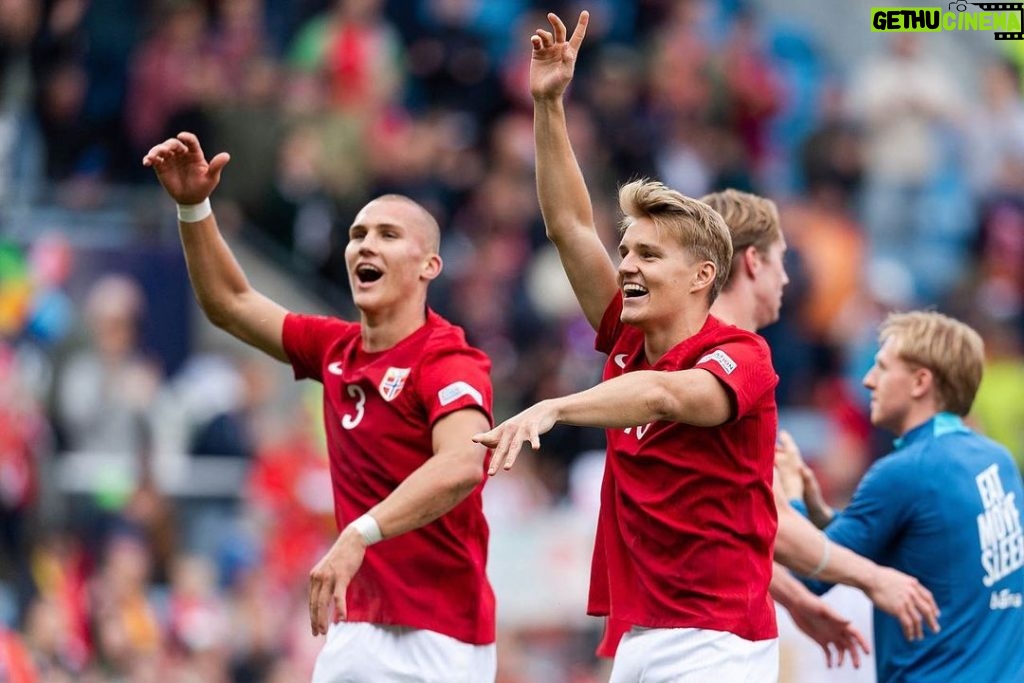 Martin Ødegaard Instagram - Stolt🇳🇴 Ullevaal, tusen takk! Ullevaal Stadion